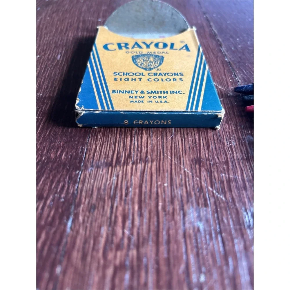 Crayola Gold Medal Crayons 8 ct. Vintage Binney & Smith Co. Unused
